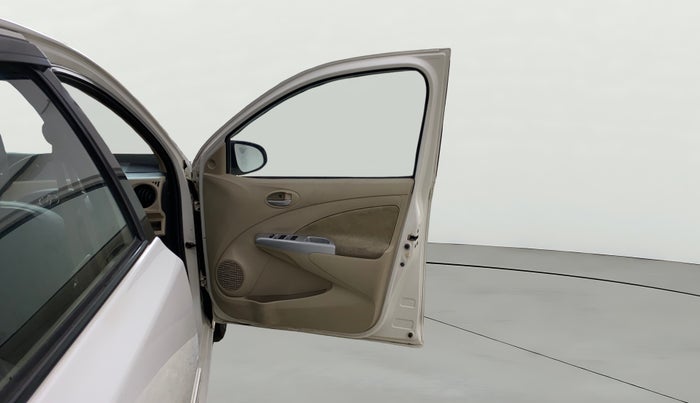 2018 Toyota Etios V PLATINUM, Petrol, Manual, 60,242 km, RHS Front Door