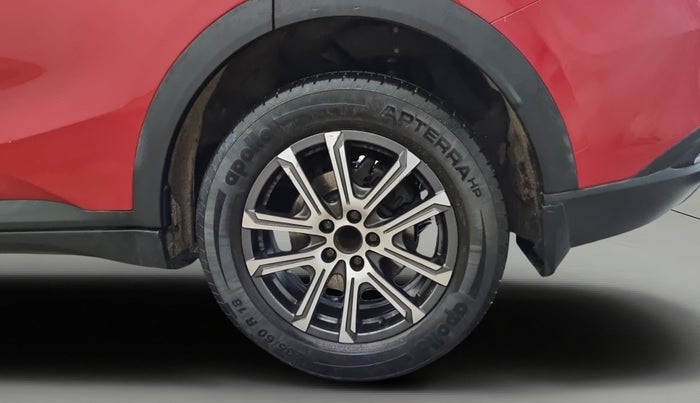 2022 Mahindra XUV700 AX 7 LUXURY P AT 7 STR, Petrol, Automatic, 55,480 km, Left Rear Wheel