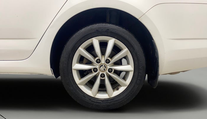 2015 Skoda Octavia STYLE PLUS AT 1.8 TSI, Petrol, Automatic, 1,08,777 km, Left Rear Wheel