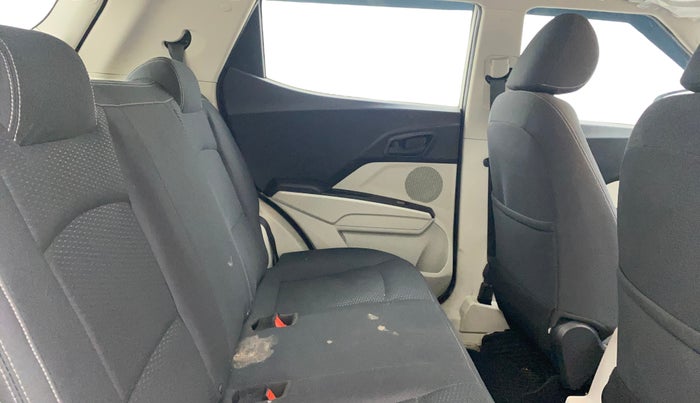 2023 Mahindra XUV300 W6 1.2 PETROL AMT, Petrol, Automatic, 15,464 km, Right Side Rear Door Cabin