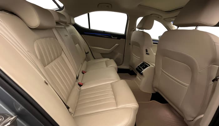 2018 Skoda Superb L&K 1.8 TSI AT, Petrol, Automatic, 28,905 km, Right Side Rear Door Cabin