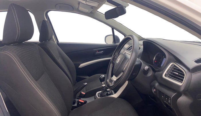 2015 Maruti S Cross ZETA 1.6, Diesel, Manual, 1,24,371 km, Right Side Front Door Cabin