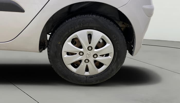 2013 Hyundai i10 MAGNA 1.1, Petrol, Manual, 1,19,480 km, Left Rear Wheel