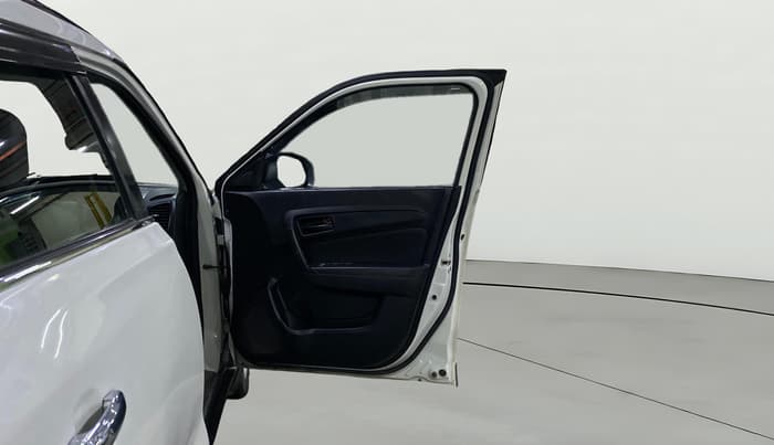 2020 Maruti Vitara Brezza VXI, Petrol, Manual, 82,275 km, RHS Front Door