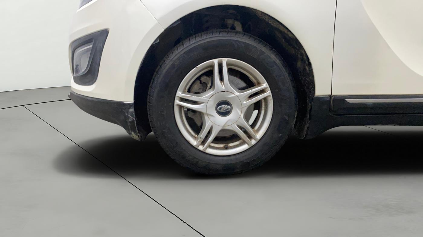2018 Mahindra MARAZZO M6 7 STR, Diesel, Manual, 97,609 km, Left Front Wheel
