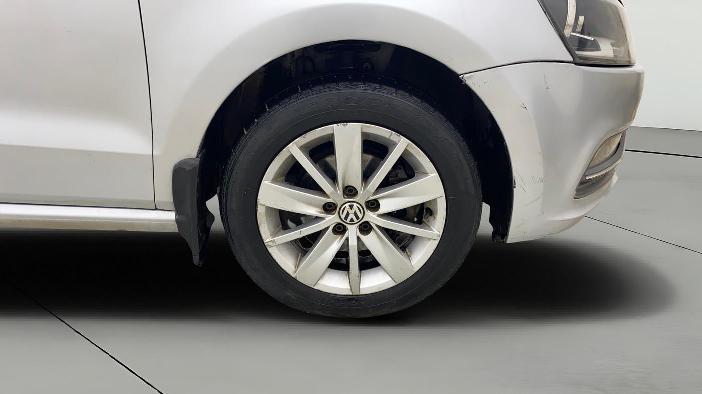 2016 Volkswagen Polo HIGHLINE1.2L, Petrol, Manual, 59,902 km, Right Front Wheel
