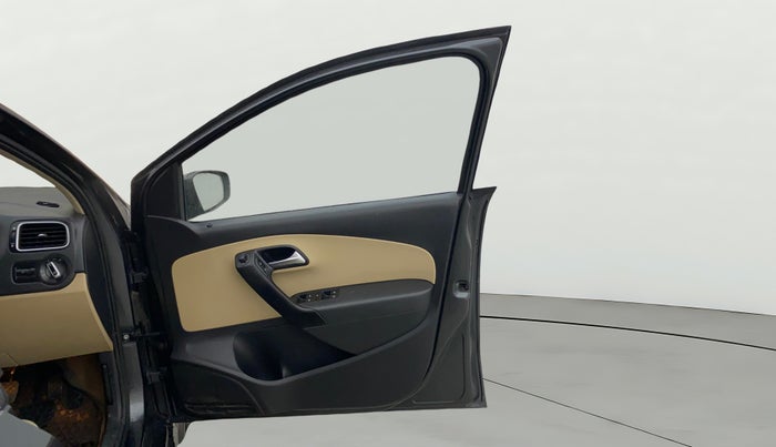 2015 Volkswagen Polo HIGHLINE1.5L, Diesel, Manual, 88,284 km, RHS Front Door