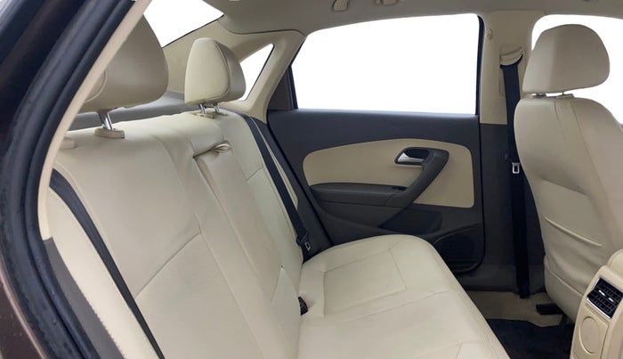 2015 Volkswagen Vento HIGHLINE 1.6 MPI, Petrol, Manual, 68,636 km, Right Side Rear Door Cabin