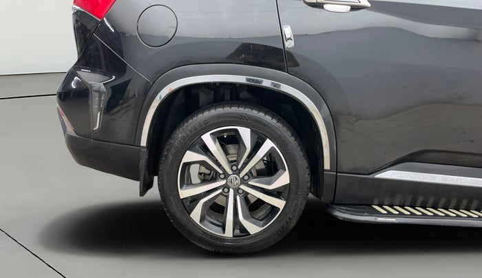 2024 MG HECTOR PLUS SHARP PRO 1.5 PETROL TURBO CVT 7 STR, Petrol, Automatic, 19,328 km, Right Rear Wheel