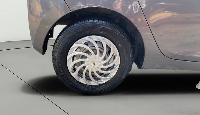 2016 Hyundai Eon ERA +, Petrol, Manual, 55,303 km, Right Rear Wheel