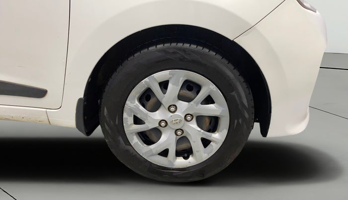 2017 Hyundai Grand i10 MAGNA AT 1.2 KAPPA VTVT, Petrol, Automatic, 98,325 km, Right Front Wheel