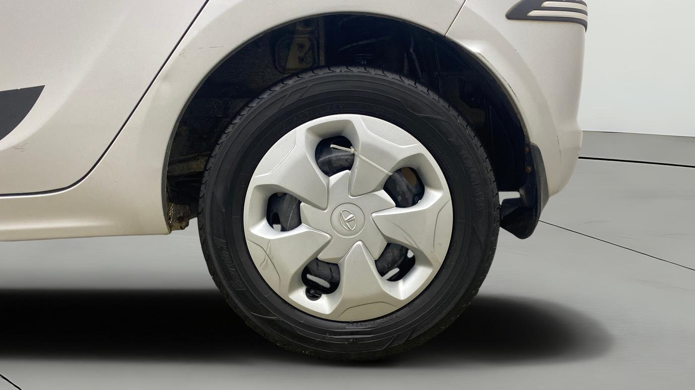 2018 Tata Tiago XT DIESEL, Diesel, Manual, 99,649 km, Left Rear Wheel