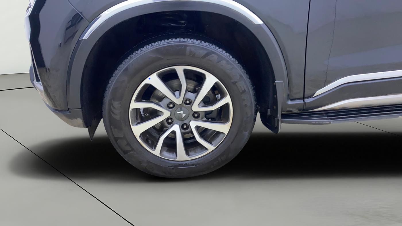 2023 Mahindra SCORPIO-N Z8 L DIESEL AT 2WD 7 STR, Diesel, Automatic, 57,379 km, Left Front Wheel