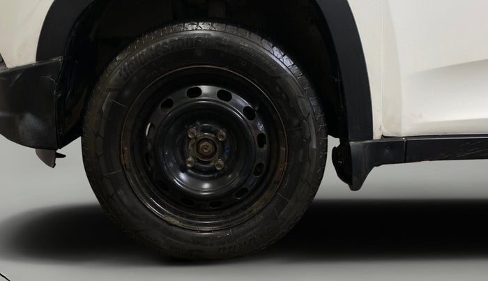 2017 Mahindra Kuv100 K8 6 STR, CNG, Manual, 31,677 km, Left Front Wheel