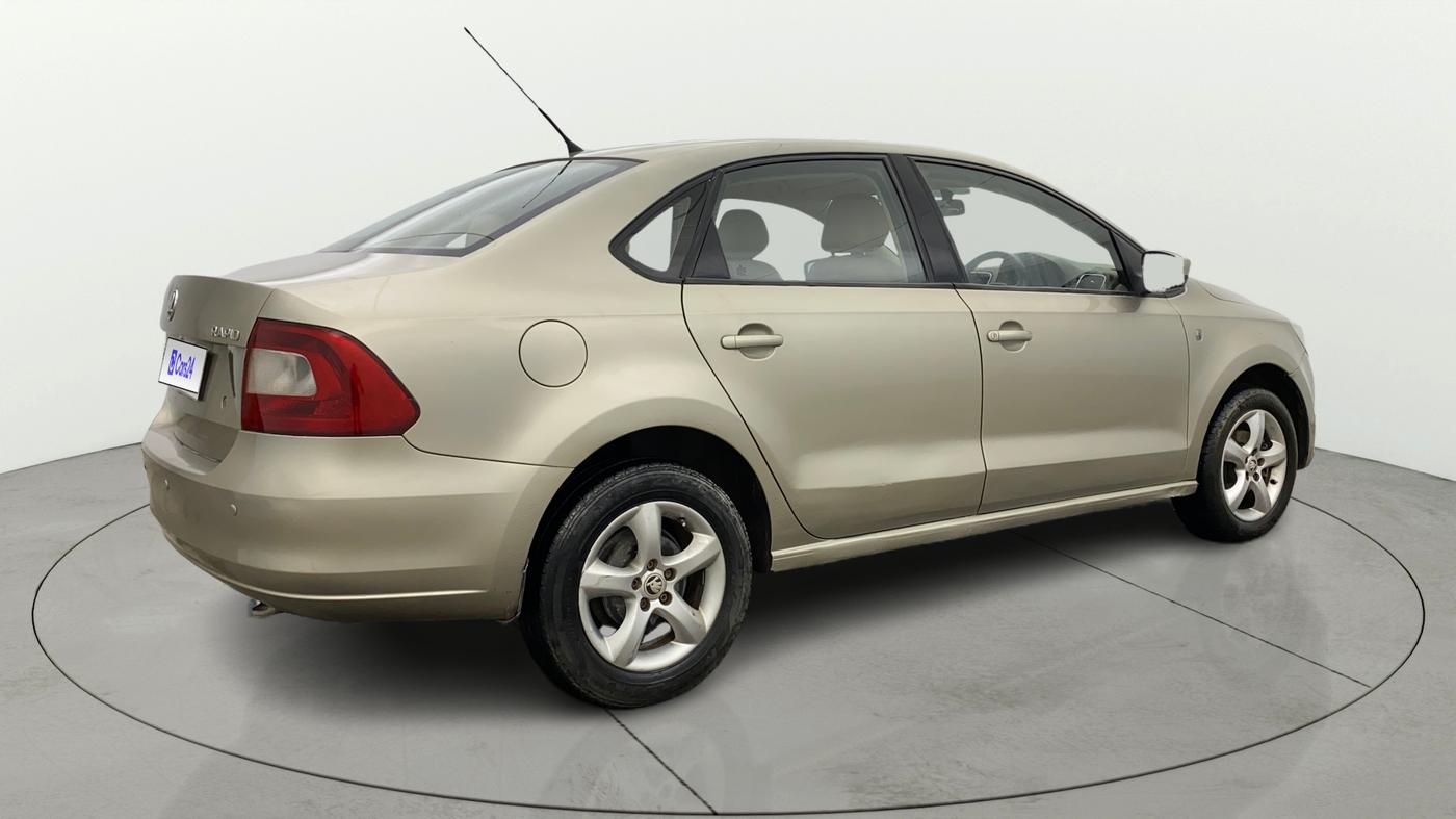 2014 Skoda Rapid AMBITION 1.6 MPI MT, Petrol, Manual, 85,441 km, Right Back Diagonal