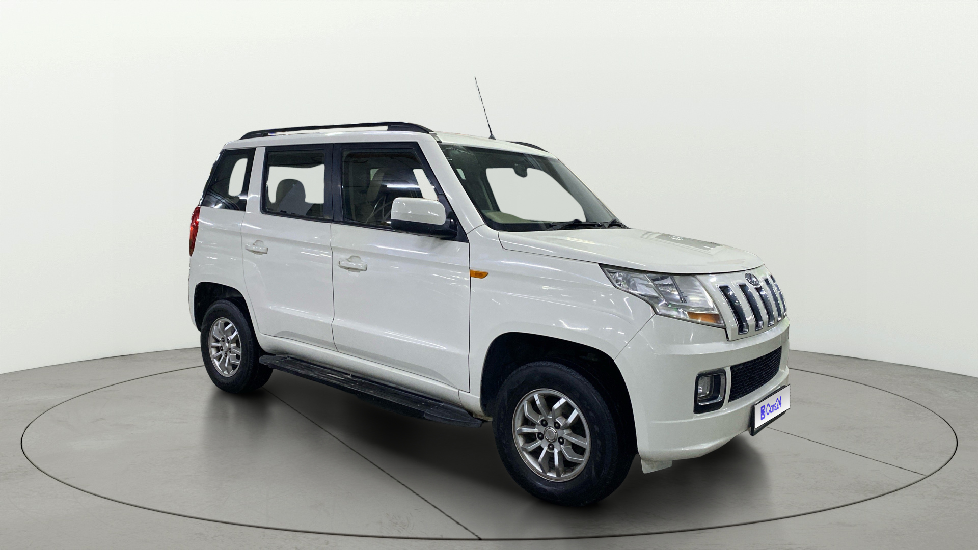 2015 Mahindra TUV300 T8 AMT 2015 Mahindra TUV300 T8 AMT