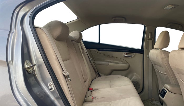 2014 Maruti Ciaz VXI+, Petrol, Manual, 1,07,012 km, Right Side Rear Door Cabin