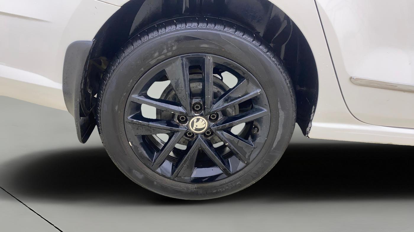 2018 Skoda Rapid STYLE 1.6 MPI AT, Petrol, Automatic, 91,861 km, Right Rear Wheel