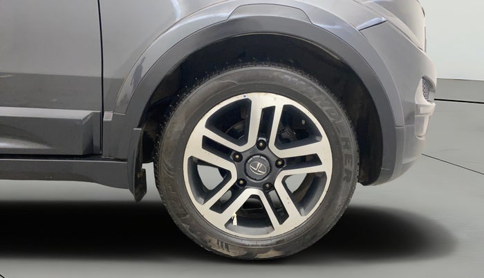 2017 Tata Hexa XTA 4X2 6 STR, Diesel, Automatic, 1,19,064 km, Right Front Wheel