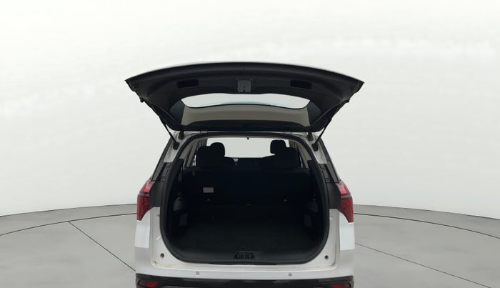 2023 Mahindra XUV700 MX P MT 5 STR, Petrol, Manual, 23,750 km, Boot Door Open