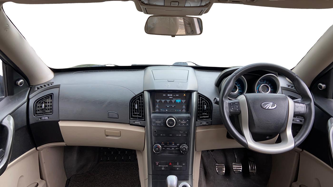 2018 Mahindra XUV500 W10, Diesel, Manual, 77,573 km, Dashboard