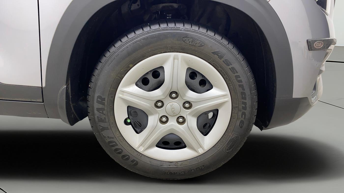 2021 KIA SELTOS HTE 1.5 PETROL, Petrol, Manual, 21,576 km, Right Front Wheel