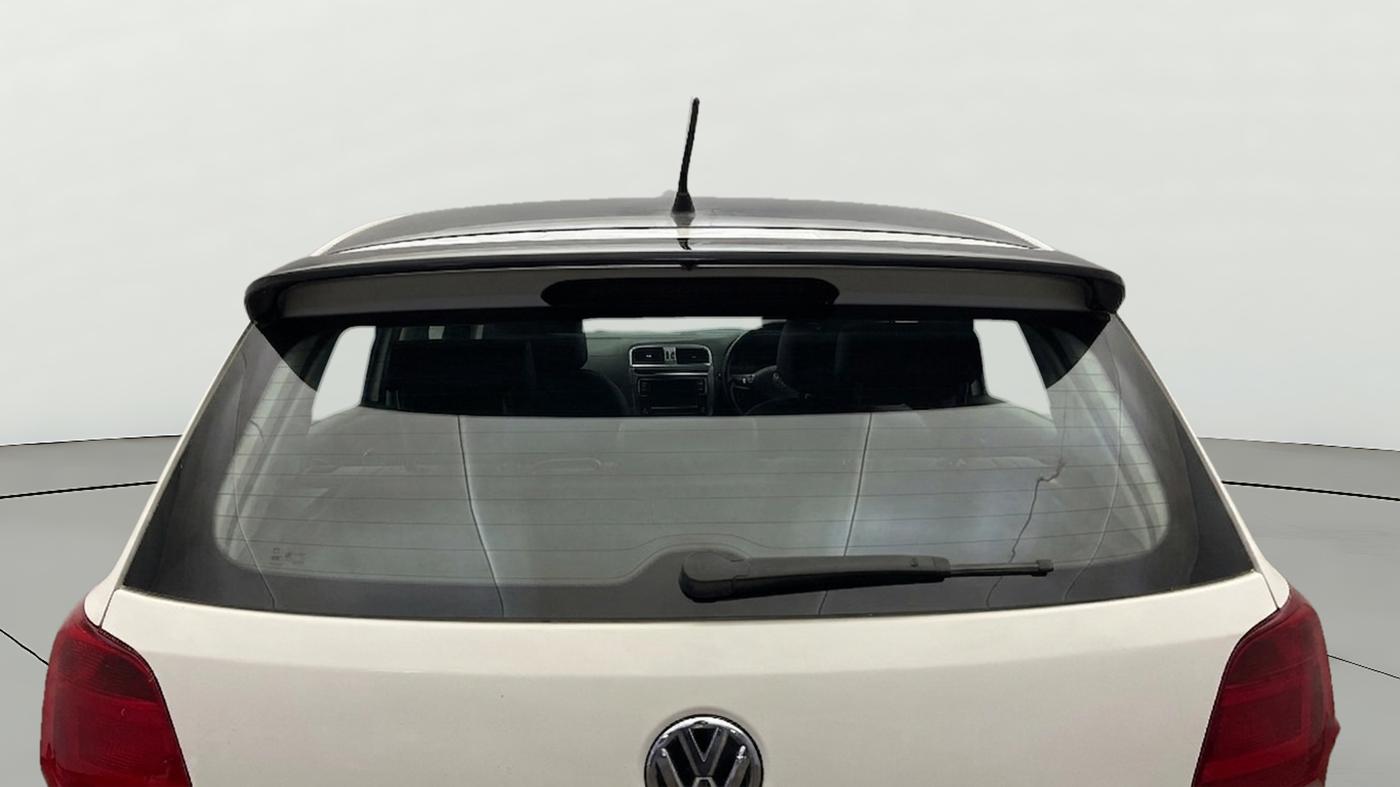 2017 Volkswagen Polo HIGHLINE PLUS 1.2(16 ALLOY, Petrol, Manual, 1,00,384 km, Rear Windshield