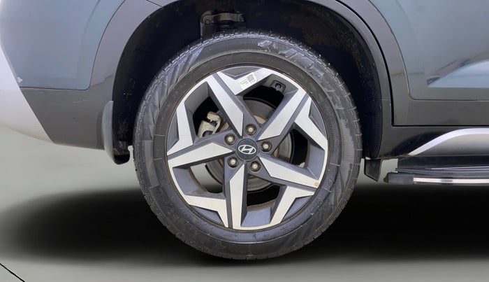 2025 Hyundai ALCAZAR Executive 7 STR 1.5 Turbo GDi Petrol MT, Petrol, Manual, 4,012 km, Right Rear Wheel