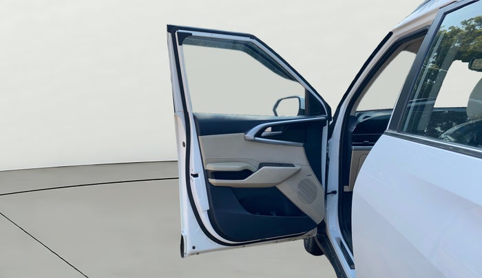 2022 KIA CARENS LUXURY PLUS 1.4 PETROL 7 STR, Petrol, Manual, 25,165 km, LHS Front Door