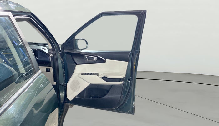 2025 KIA Carens Clavis HTE(O) 1.5 Petrol MT, Petrol, Manual, 315 km, RHS Front Door