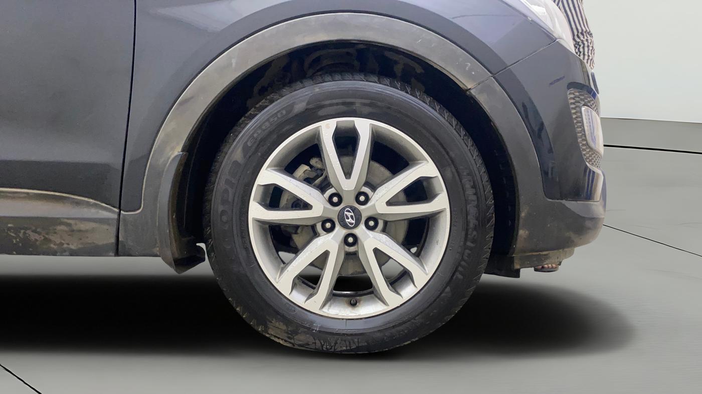2015 Hyundai Santa Fe 4 WD AT, Diesel, Automatic, 67,536 km, Right Front Wheel