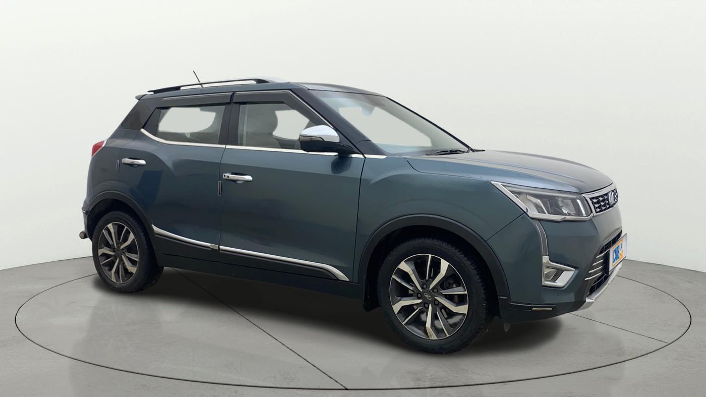2019 Mahindra XUV300 W8 (O) 1.2 PETROL, Petrol, Manual, 93,903 km, Right Front Diagonal