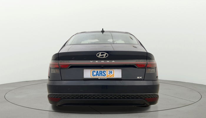 2023 Hyundai Verna SX (O)1.5 VTVT, Petrol, Manual, 1,382 km, Back/Rear