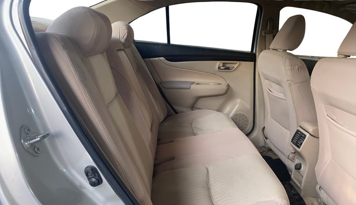 2017 Maruti Ciaz VXI+, CNG, Manual, 1,19,601 km, Right Side Rear Door Cabin