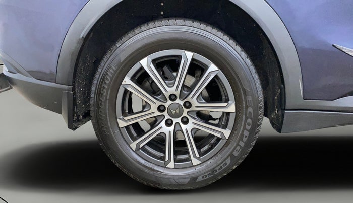 2022 Mahindra XUV700 AX 7 P AT 7 STR, Petrol, Automatic, 53,385 km, Right Rear Wheel