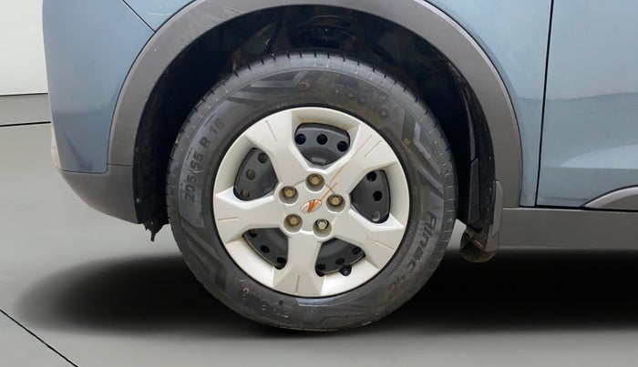 2019 Mahindra XUV300 W6 1.2 PETROL, Petrol, Manual, 58,725 km, Left Front Wheel