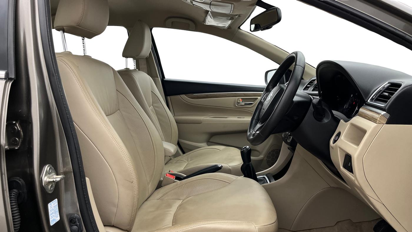 2020 Maruti Ciaz ALPHA 1.5 SHVS PETROL, Petrol, Manual, 34,489 km, Right Side Front Door Cabin