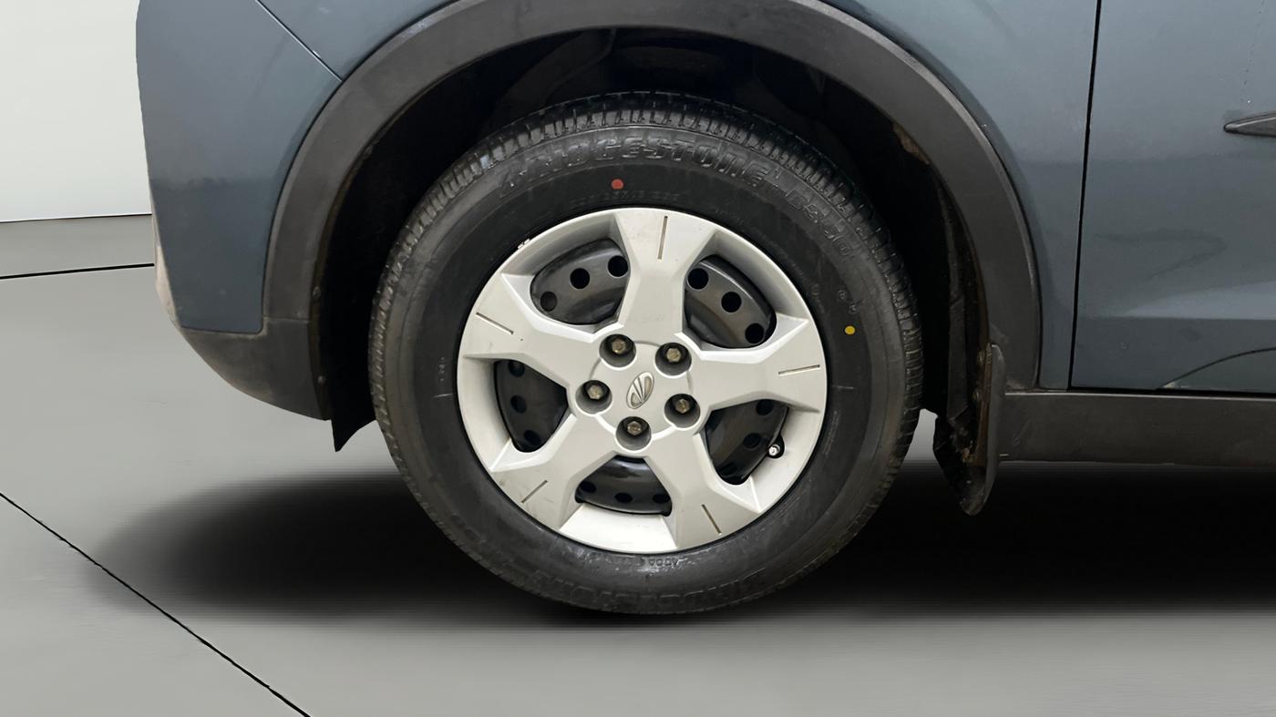2021 Mahindra XUV300 W6 1.2 PETROL, Petrol, Manual, 54,459 km, Left Front Wheel