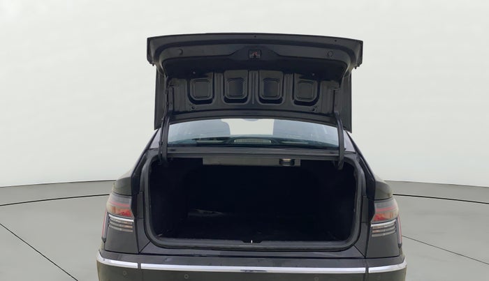 2024 Hyundai Verna SX (O) 1.5 TURBO PETROL MT, Petrol, Manual, 28,001 km, Boot Door Open