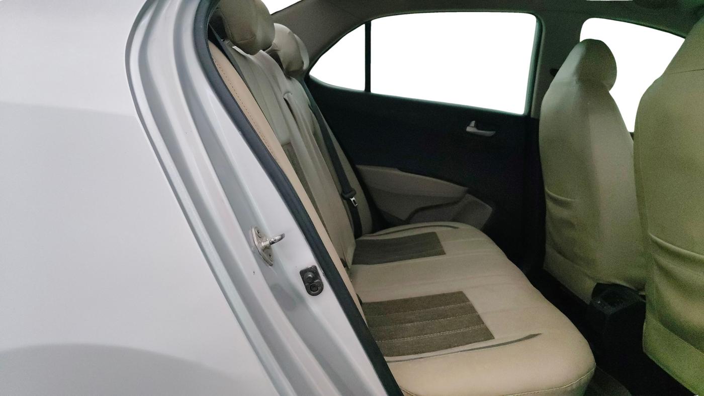 2014 Hyundai Xcent SX 1.2 (O), Petrol, Manual, 90,672 km, Right Side Rear Door Cabin