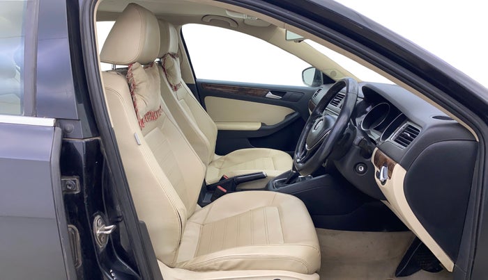 2015 Volkswagen Jetta HIGHLINE TDI AT, Diesel, Automatic, 1,18,810 km, Right Side Front Door Cabin