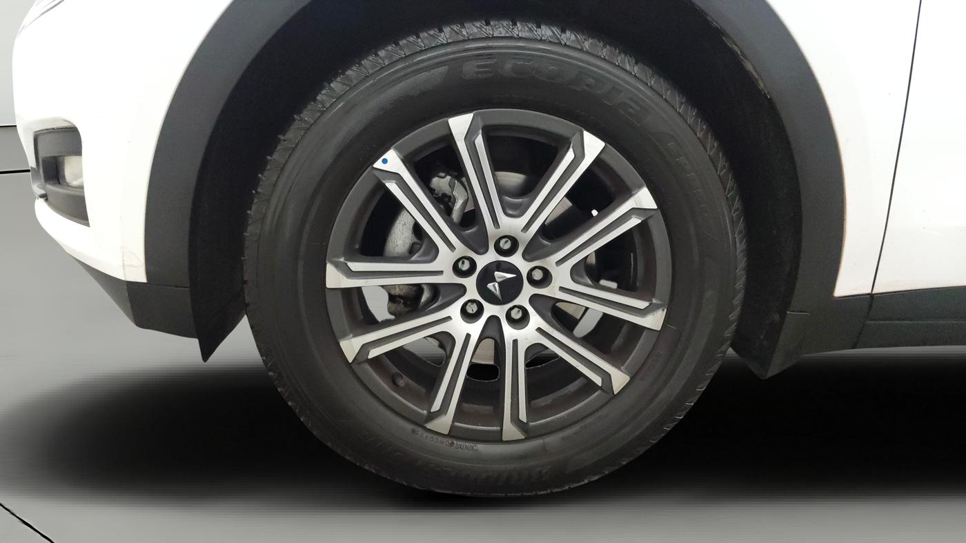2025 Mahindra XUV700 AX 7 LUXURY P AT 7 STR, Petrol, Automatic, 8,456 km, Left Front Wheel