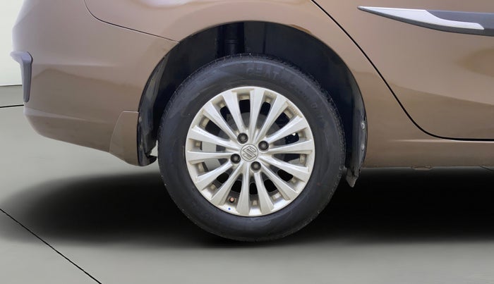 2015 Maruti Ciaz ZDI SHVS, Diesel, Manual, 80,109 km, Right Rear Wheel