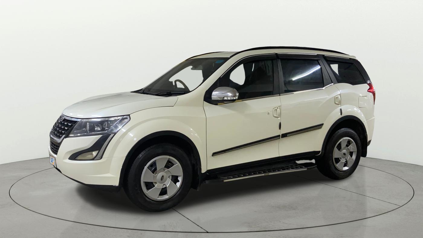 2020 Mahindra XUV500 W7, Diesel, Manual, 30,472 km, Left Front Diagonal