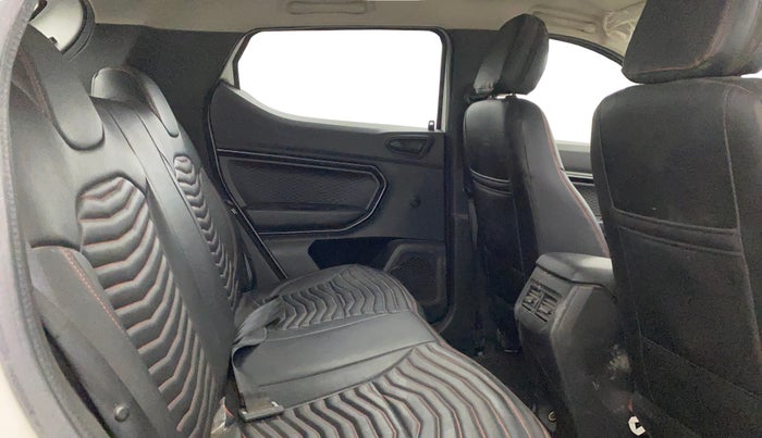 2022 Renault Kiger RXL MT, Petrol, Manual, 31,824 km, Right Side Rear Door Cabin