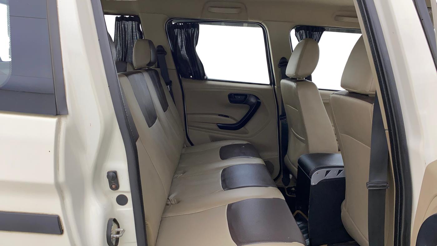 2023 Mahindra BOLERO NEO N 4, Diesel, Manual, 57,131 km, Right Side Rear Door Cabin