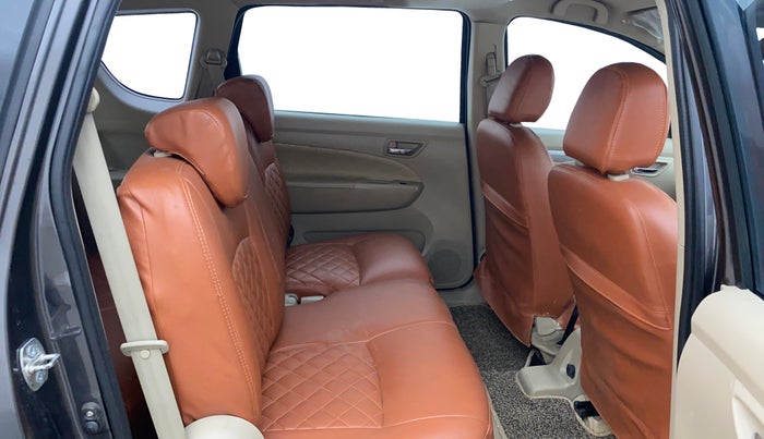 2016 Maruti Ertiga VXI, Petrol, Manual, 1,01,093 km, Right Side Rear Door Cabin