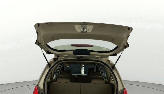 2014 Toyota Innova 2.5 VX 8 STR, Diesel, Manual, 79,175 km, Boot Door Open