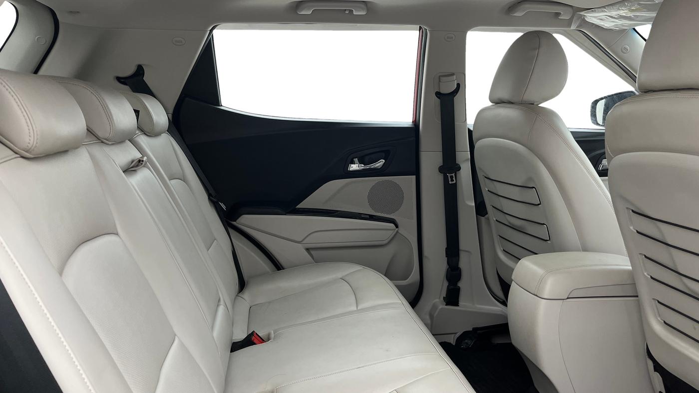 2023 Mahindra XUV300 W8 (O) 1.2 PETROL AMT, Petrol, Automatic, 9,410 km, Right Side Rear Door Cabin