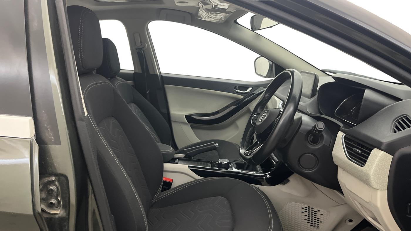2021 Tata NEXON XZ PLUS (O) PETROL, Petrol, Manual, 27,417 km, Right Side Front Door Cabin